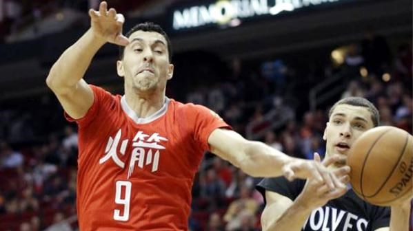 Otro triunfo de Prigioni con los Rockets en la NBA. El cordobés sumó sus primeros puntos.