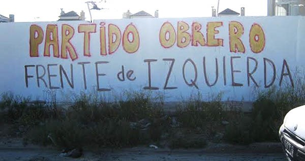  El paredón apareció con pintadas horas después de su blanqueo para desarrollar los trabajos.