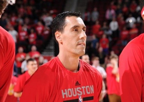 Prigioni empieza a ganarse a todos con el pase y su cabeza como estandartes.