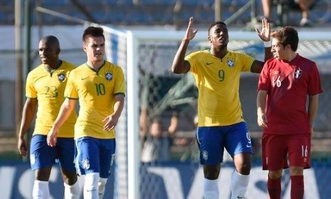 Brasil se aprovechó del débil Perú y quedó cerca del Mundial.