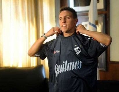 Fue presentado en Quilmes, el ex jugador de River, Granada y Pachuca.