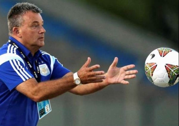 Su contrato termina en diciembre pero Martino tendría en mente otro DT para las juveniles.