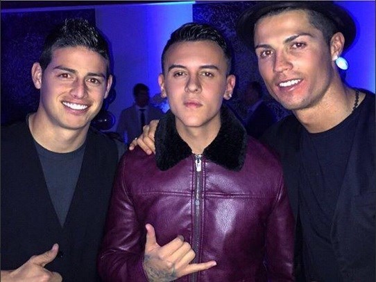 El recién operado James Rodríguez, el cantante Kevin Rojas y CR7 de juerga.