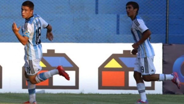 Tomás Conechny, capitán y goleador. El comodorense la sigue metiendo.