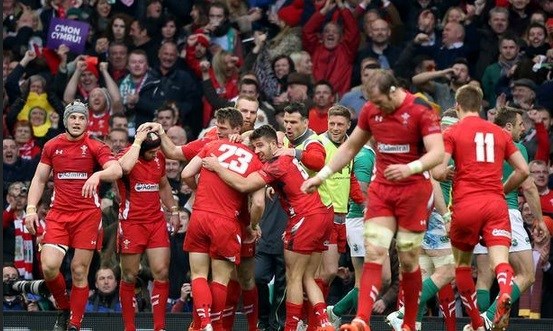 Con este enorme triunfo, los "dragones" se meten en la pelea.