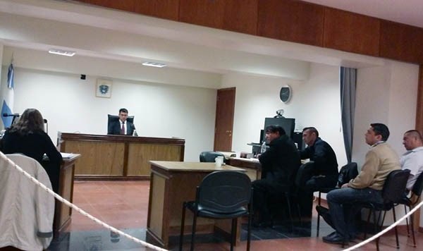 Los tres policías son juzgados por un hecho de diciembre del 2012.