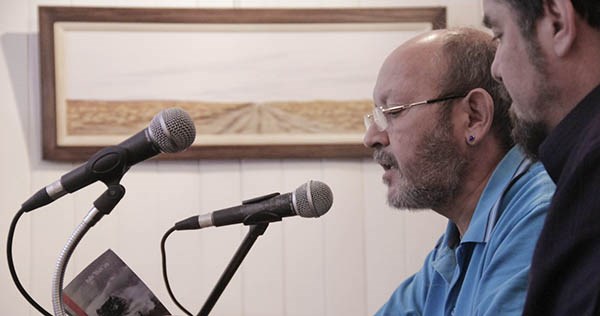 Julio “Moiche” Leite de Tierra del Fuego yPavel Oyarzún de Chile, durante la presentación de los textos.