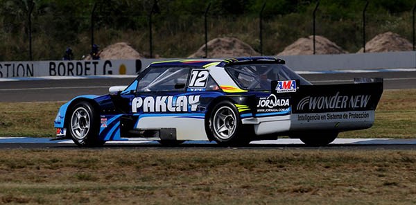 Toro ganador. El Torino del piloto Diario Jornada, Esteban Gini, en el circuito de Concordia. El “Tubo” fue el ganador en la primera del año.