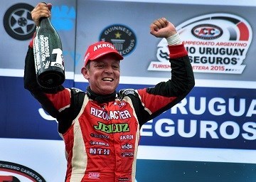 El piloto de Salto alcanzó su 30° triunfo a bordo del Chevrolet que alista el JP Racing,