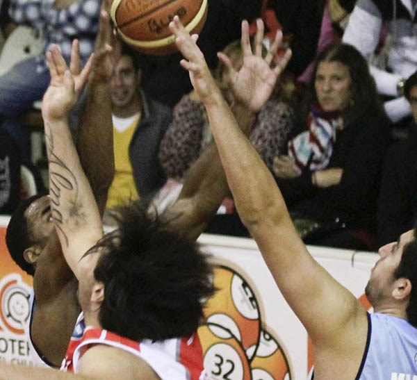 El equipo del “Flay” buscará al menos un triunfo visitante.
