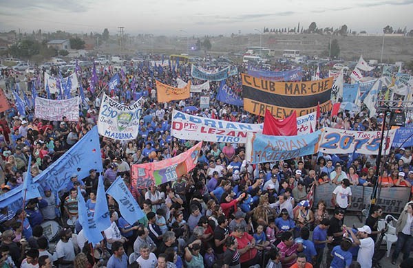 Una gran cantidad de público acompañó ayer en el barrio Don Bosco al candidato Adrián Maderna.