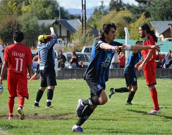 Rincón sorprendió a Fontana y le ganó en Trevelin. El próximo fin de semana hay revancha en Neuquén.