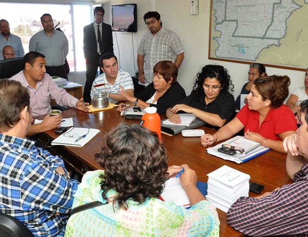 Tira y afloje. Una postal de la negociación con los auxiliares.