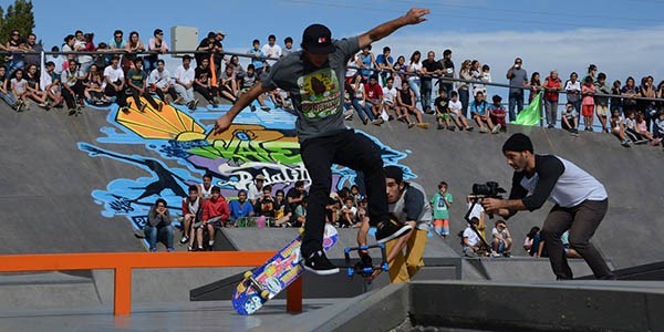 Espacio. El skate park quedó inaugurado con la presencia de los jóvenes que practican el deporte.