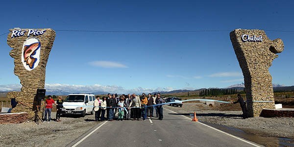 El gobernador inauguró el nuevo acceso, y la oficina de turismo, en la localidad cordillerana.