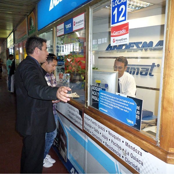 Intervención. Una postal de los funcionarios exigiendo soluciones.