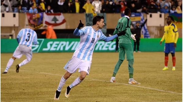 El "Flaco" Pastore, observado por gente del Real Madrid, fue figura, parece haber encontrado su lugar con Martino.