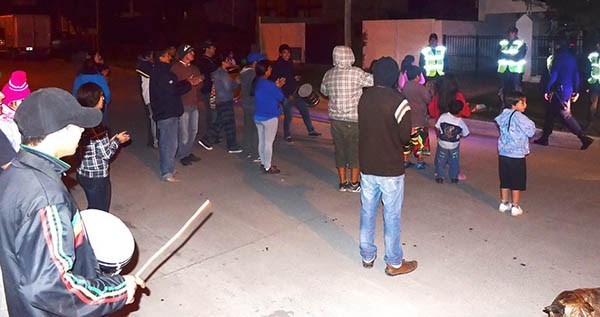 La movilización llegó hasta la casa del intendente de Esquel.