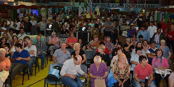 Edición. La última jornada de la Muestra tuvo mucho público. El cierre estuvo a cargo del músico Capi Nieva.