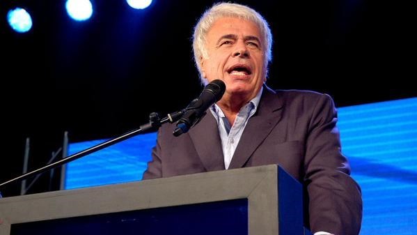 De la Sota se lanzó con gestos a Massa y palos para Macri y Scioli.