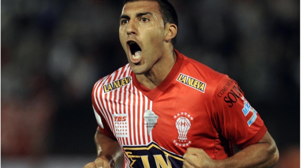 "Wanchope" sigue con su racha goleadora. Le anotó dos tantos a Cruzeiro.