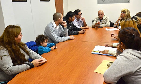 Pedido. Familias reunidas con Sastre piden por viviendas.