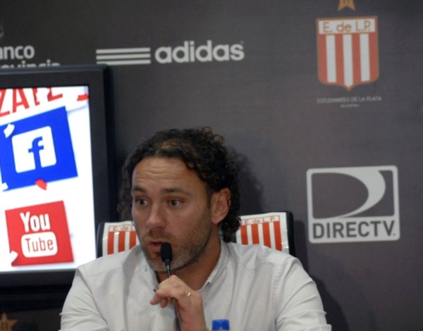Milito debuta en el banco de Estudiantes con una dura misión por delante.