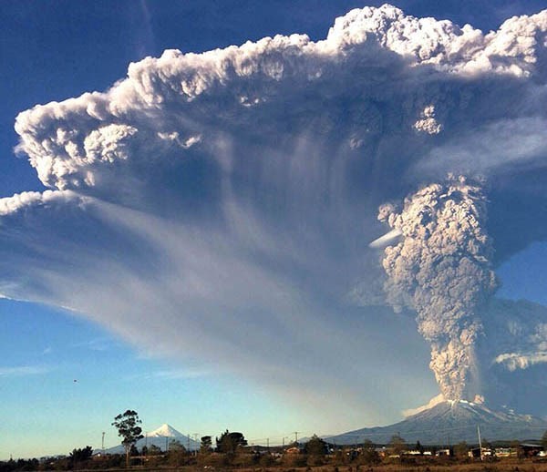 El Cabulco entró ayer en erupción luego de 43 años de inactividad.
