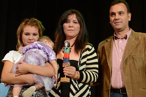 Luchadora. Vanesa García, elegida Personalidad del año, junto a su hija Jenny y a su nieta Mia.