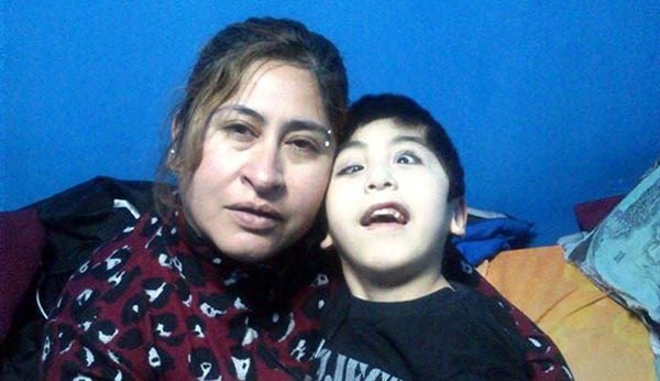 Situación. Claudia, mamá de Thiago, reclama desde hace dos años.