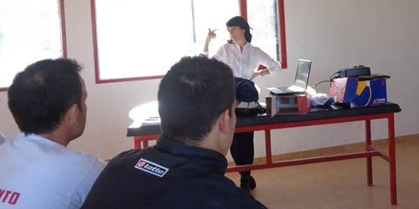 Personal de la delegación Chubut del INADI llevó adelante la charla en el club.