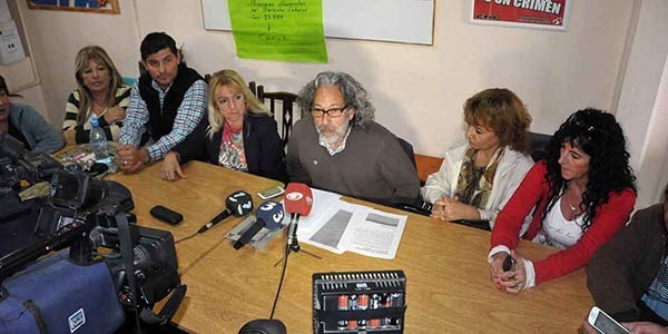 En conferencia de prensa, los trabajadores del Estado plantearon sus reclamos ante el Gobierno.
