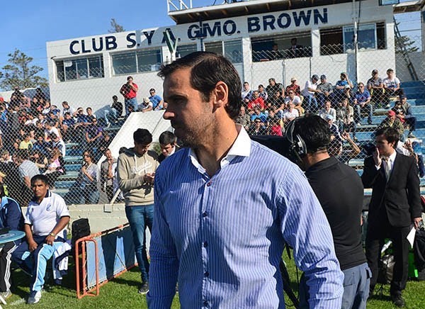 Andrés Yllana, DT de Brown. La “banda” mejoró en los resultados.