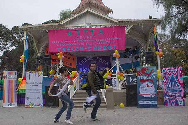 Tarde por la Diversidad. La plaza fue una fiesta. La comunidad trans y un mensaje contra la discriminación.