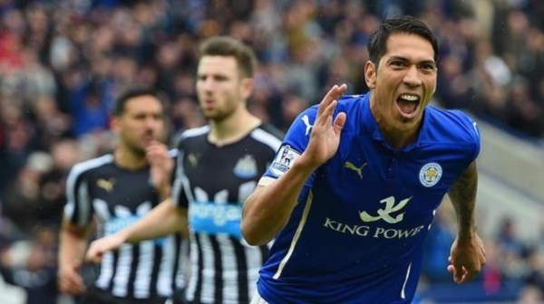 El argentino Ulloa marcó un doblete para el Leicester contra el Newcastle.