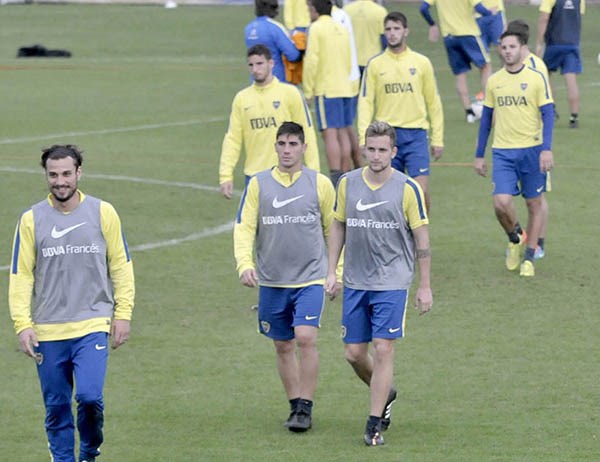 Ensayo xeneize. Daniel Osvaldo no formó parte del equipo inicial.