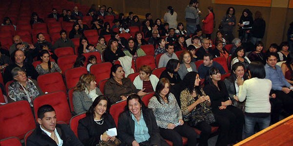 En total, 18 nuevos enfermeros y enfermeras recibieron su título en la colación de grado..
