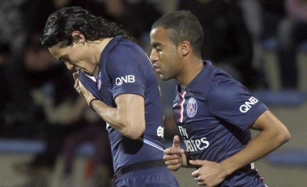 Cavani y Ibrahimovic marcaron para el PSG, que quedó al borde de un nuevo título.