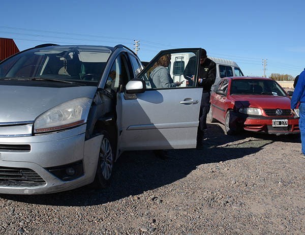 La colisión entre un Citroën y un Gol fue en la avenida Eva Perón.