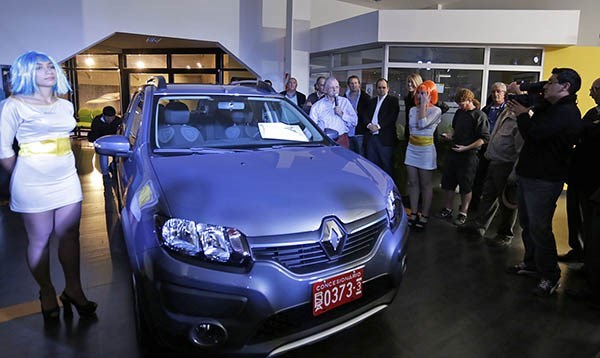 En sociedad. Los nuevos Renault Sandero y Renault Sandero Stepway fueron presentados en simultáneo en las concesionarias del país.