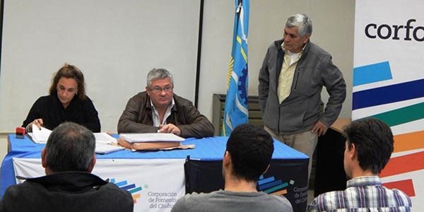 Sobres. Mosqueira encabezó la apertura de ofertas para ejecutar una infraestructura esperada.
