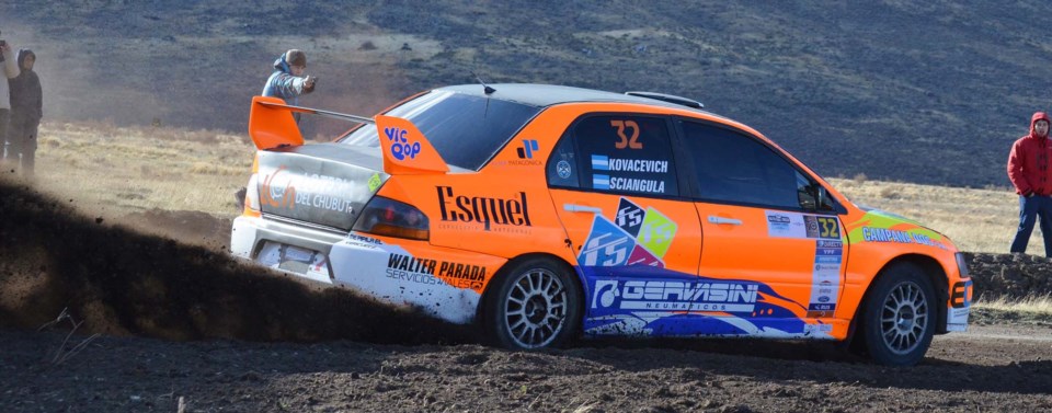Omar Kovacevich en su Mitsubishi del Schroeder Competición. El piloto de Esquel ganó cuatro de los cinco tramos disputados en su tierra.