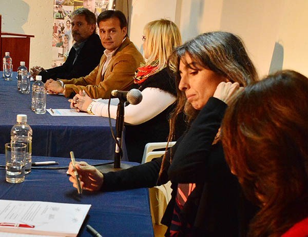 El vicegobernador durante la apertura de sobres para la licitación.
