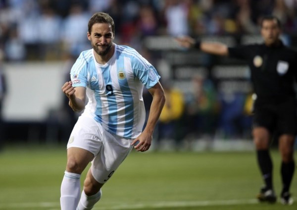 El delantero de Nápoli no había estado en los primeros partidos de la Selección en las Eliminatorias.
