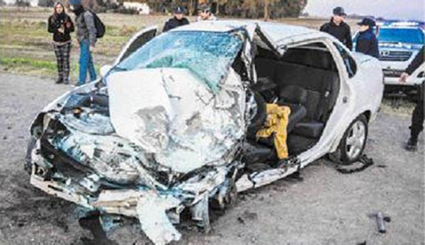 Destruido. Así quedó el rodado en el que iba Nicolás Basualdo.