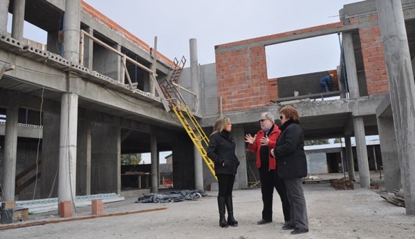 Rossana Artero supervisó la marcha de las tareas en el próximo  C.E.