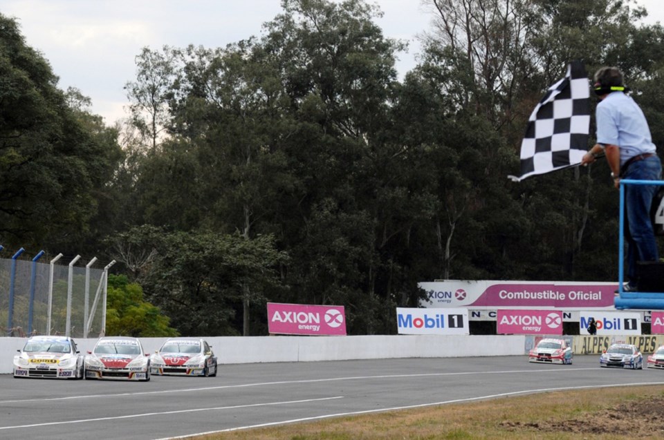 Gran final. Werner aprovechó los errores de Canapino y Girolami y ganó en pista en los últimos metros.
