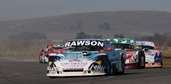 La Dodge del RV Racing, con Lucas Valle a bordo. El piloto de Rawson no pudo meterse entre los diez primeros del TC Mouras.