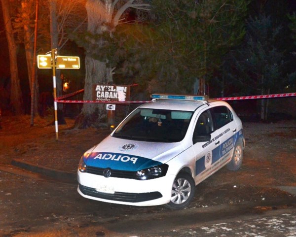 La Policía trabajó durante toda la la madrugada de ayer en el lugar.