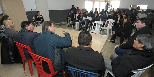 La conformación de una comisión barrial y el transporte público también fueron parte de la charla.